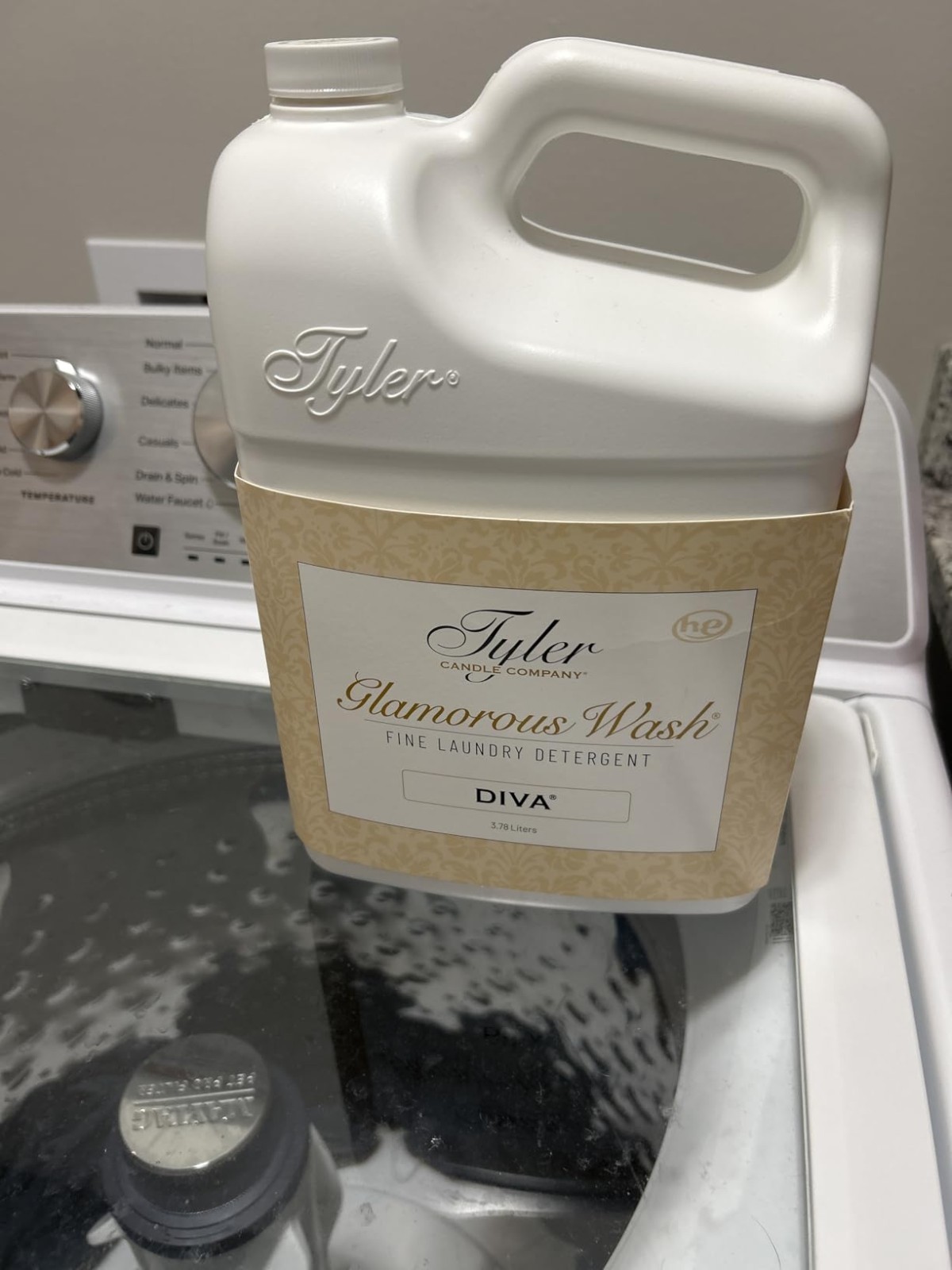 Glam Wash Diva Laundry Detergent – 1 Gallon 128 fl oz Luxury Cleaner