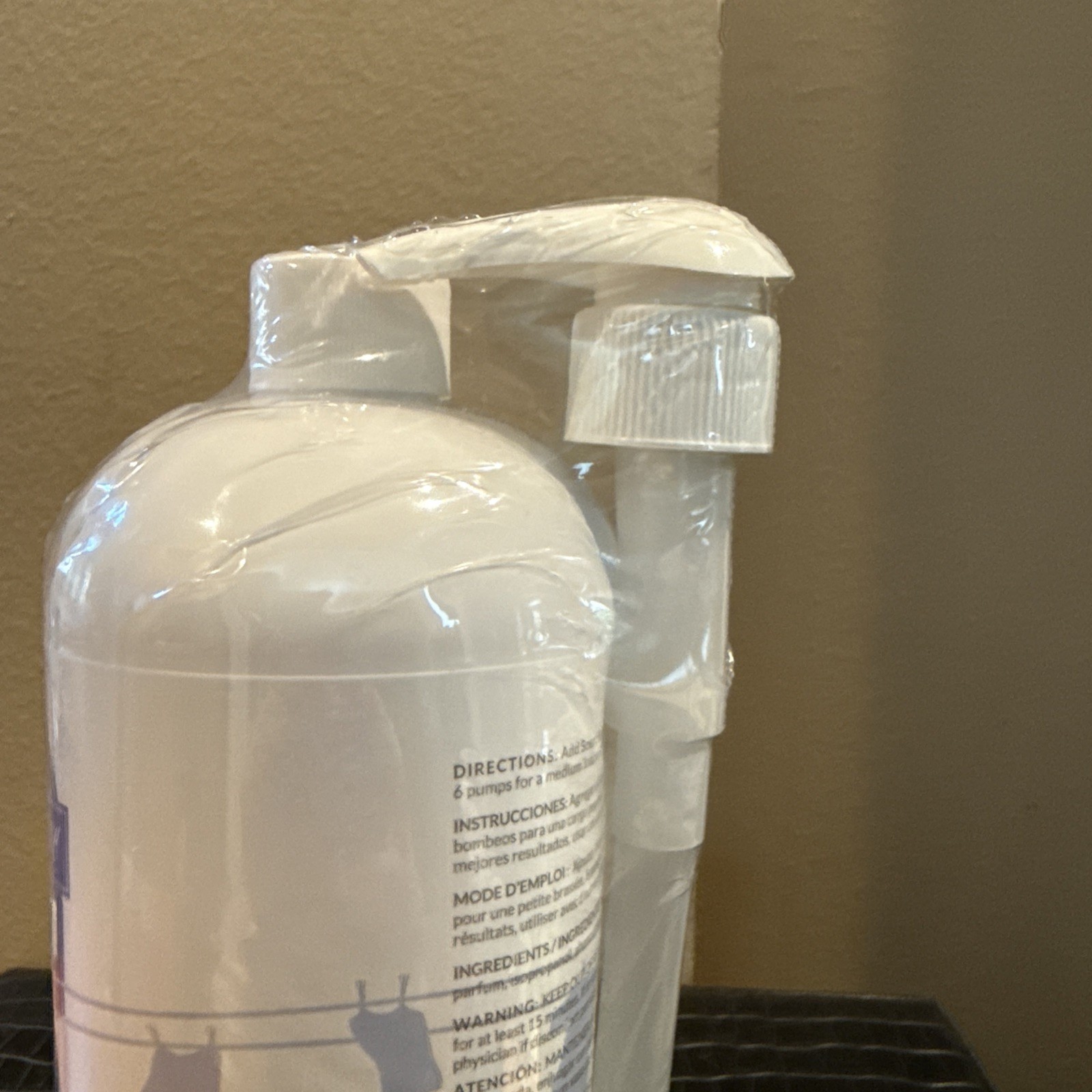 Scentsy Laundry Scent Black Raspberry Vanilla Fabric Softener 32 fl oz with Pump