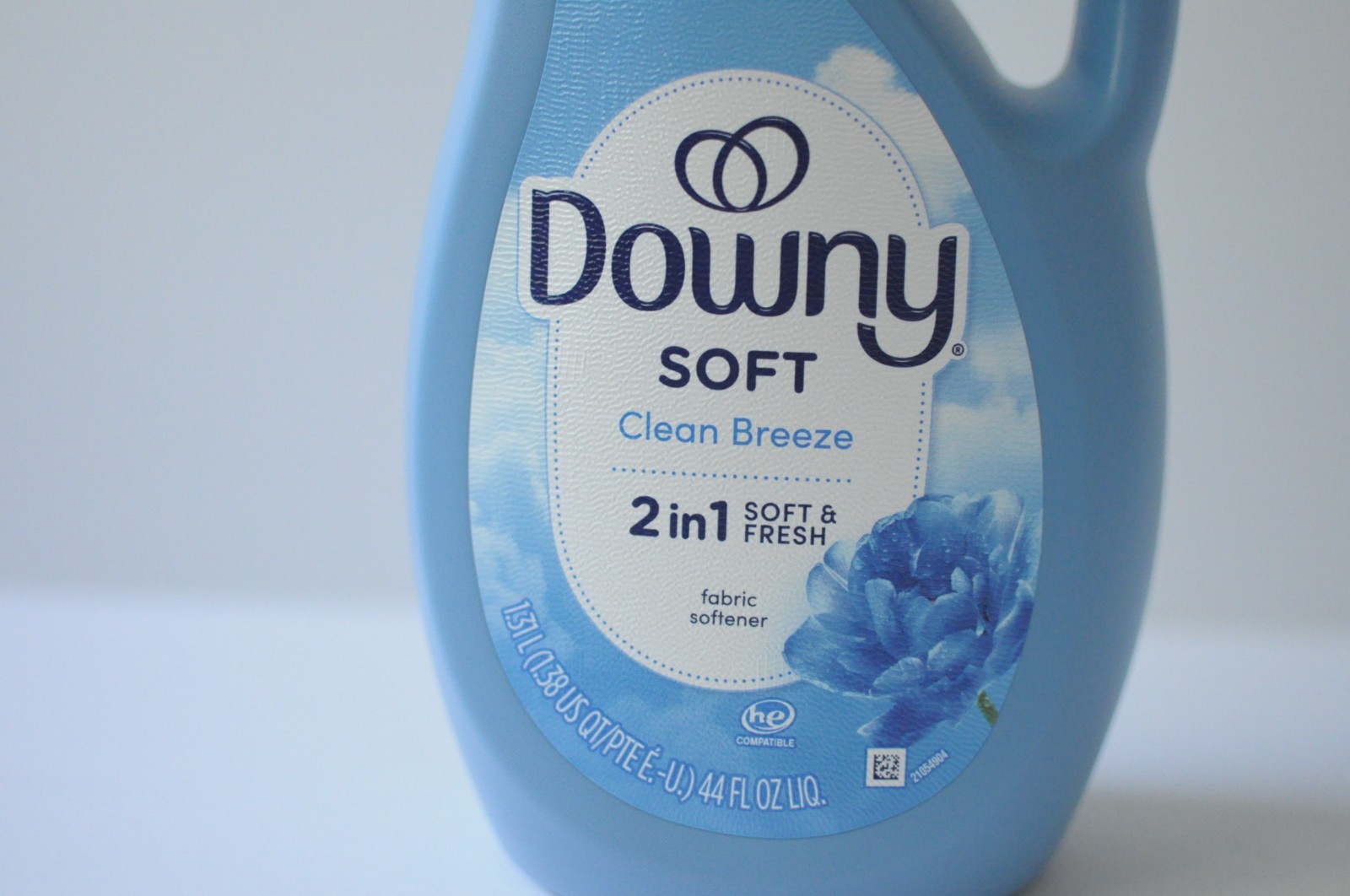 Downy Soft CLEAN BREEZE 2 In 1 Soft & Fresh Fabric Softener 44 fl oz 7 Benefits